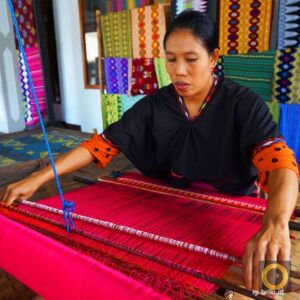 Mengungkap Keindahan Desa Sukarara di Lombok: Pesona Tradisi, Kebudayaan, dan Kerajinan Lokal yang Memikat
