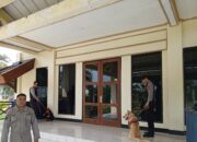 Polisi Gunakan Satwa K9 Sterilisasi Kantor DPRD Lombok Barat Jelang Pemilu 2024