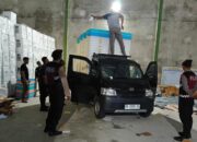 Polisi Kawal Pengemasan Logistik Pemilu 2024 di Lombok Barat
