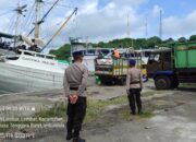 Patroli Jalan Kaki dan Polmas Air Subsatgas Polair Polres Lombok Barat di Pelabuhan Lembar: Jaga Keamanan dan Sosialisasikan Pemilu