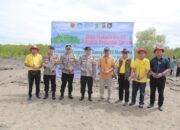 Kapolda NTB Terjun langsung Dalam Penanaman Pohon Mangrove di KEK Mandalika