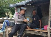 “Jumat Berkah” Satlantas Polres Bima Bagikan Nasi Kotak Kepada Warga