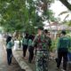 TNI-Polri, Mahasiswa KKN UNRAM, dan Warga Sekotong Bersatu Bersihkan Lingkungan
