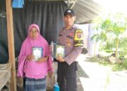 Bhabinkamtibmas Desa Kerumut Beri Bantuan Iqro’ untuk Pendukung Pendidikan Al-Qur’an
