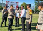 Upacara HKN ,Kapolres Sumbawa Barat Berikan Penghargaan Kepada Anggota Yang Berperestasi