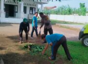 Bhabinkamtibmas Desa Montong Belae Ikut Serta dalam Kegiatan Jumat Bersih