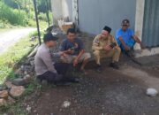 Waspada Berita Hoak, Bhabinkamtibmas Desa Santong Lakukan Sambang Desa