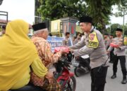 Polres Loteng Dan Bhayangkari Berbagi Jelang Buka Puasa.