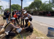 Satuan Lalu Lintas Polres Lotim Memasang Plang Himbauan Keselamatan Berlalu Lintas dan Tanda Marka Jalan