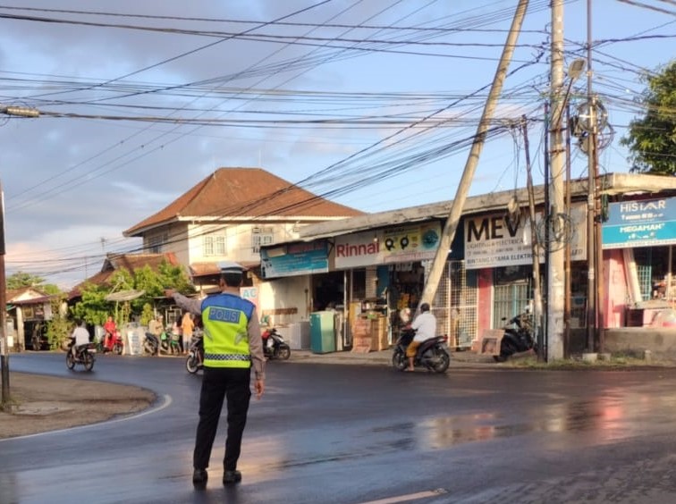 Ngabuburit di Senggigi Makin Asyik dengan Pengaturan Lalu Lintas dari Polsek Batulayar
