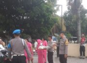 Peduli Sesama, Polsek Labuapi dan Bhayangkari Bagikan Takjil di Bulan Ramadhan