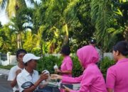 Semangat Berbagi di Bulan Ramadhan, 200 Paket Takjil Dibagikan di Pelabuhan Lembar