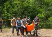 Respon Polsek Lambu Polres Bima Kota Efakuasi Mayat di Gunung