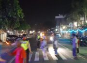 Lakukan Pengamanan Solat Terawih, Polsek Sikur Imbau Masyarakat Tidak Menyalakan Kembang Api