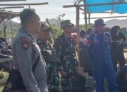 Tim Gabungan Dibantu Masyarakat Lakukan Pencarian Korban Tenggelam Di Pantai.