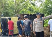 KRYD Patroli Polsek Lembar Temukan Kecelakaan Tunggal Truk Pengangkut Tanah, Sopir Selamat