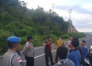 Sekotong Bersih Balap Liar dan Petasan: Petugas Patroli Bagi-bagi Takjil