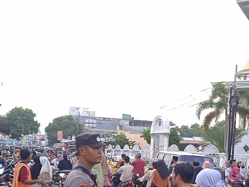 Ngabuburit di Gerung Ramai Lancar, Polisi Sigap Amankan Arus Lalu Lintas