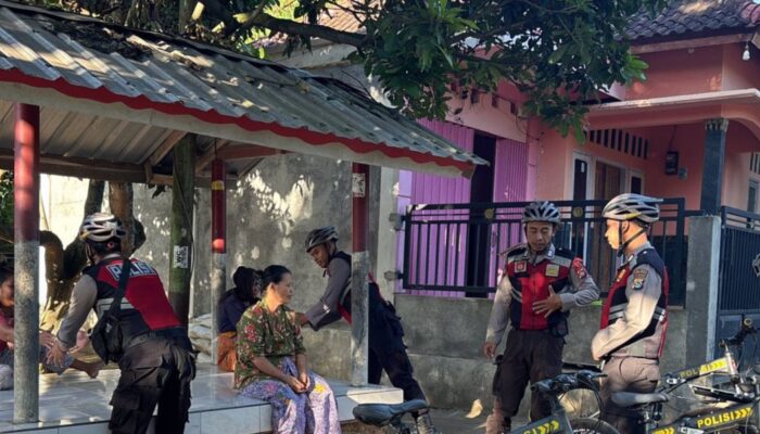 Patroli Sepeda Sat Samapta Polres Lobar Sasar Gang Sempit di Desa Jembatan Kembar, Ciptakan Kamtibmas Aman dan Kondusif