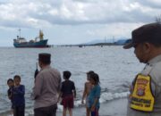 Patroli dan Imbauan, Polisi Jaga Pantai Indok agar Liburan Lebaran Aman dan Nyaman