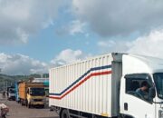 Bongkar Muat Kapal di Gili Mas: Polisi Awasi Ketat Dokumen Kendaraan dan Logistik