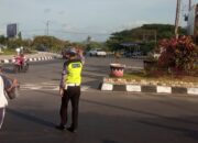 Satlantas Polres Lombok Barat Jaga Kamtibmas Jelang Sholat Maghrib di Masjid Jamiq Yahya Mendagi