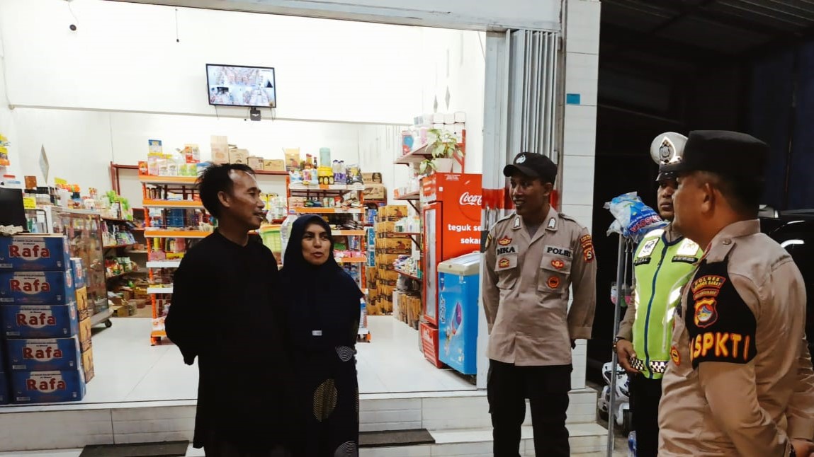 Sinergi Polisi dan Masyarakat, Patroli Malam Polsek Kediri di Desa Gelogor