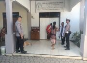 Anggota Polres Sumbawa Barat Lakukan PAM Berikan Rasa Aman dan Nyaman Kepada Jemaat Nasrani Beribadah