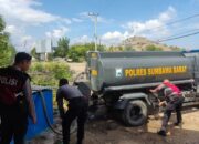 Ringankan Beban Masyarakat Kekurangan Air, Polres Sumbawa Barat Lakukan Program DIASIH (Distribusi Air Bersih)