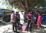 Kegiatan DIASIH Polres Sumbawa Barat, Membantu Kekurangan Air Bersih Dampak Kemarau di Tengah Masyarakat