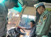 Sat Lantas Polres Bima Kota Sosialisasi Kamseltibcarlantas dan Pemeriksaan Kendaraan Bus AKAP dan AKDP