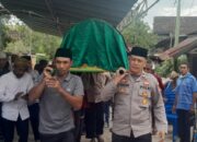 Polri Peduli Kedukaan, Polsek Lape Bantu Prosesi Pemakaman Warga