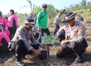 KAPOLRES DOMPU PIMPIN LANGSUNG DALAM PELAKSANAAN PENANAMAN POHON DALAM RANGKA PERINGATAN HUT BHAYANGKARA KE-78 THN 2024