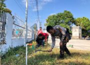 Sambut Hari Bhayangkara 78, Personil Polsek Pekat bersama Anggota Bhayangkari Polsek Pekat gelar Bakti Sosial Religi Bersihkan Masjid