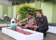 Jelang Hari Bhayangkara ke 78, Polda NTB Ziarah dan Tabur Bunga di Makam Pahlawan Majeluk