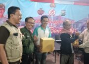 Kapolres Sumbawa Pantau Dan Serahkan Hadiah Top Scor Turnamen Rumi Akbar Malam Keempaat