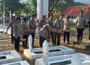 Sambut Hari Bhayangkara Ke-78 Kapolres Dompu Pimpin Upacara Ziarah Makam Pahlawan