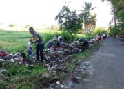 Bersama Masyarakat, Tni-Polri Di Juranalas Gotong Royong Bersihkan Sampah