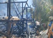 Gerak Cepat Polsek Rasanae Timur Bantu Padamkan Kebakaran Rumah Warga
