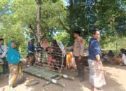 Bentuk Kepedulian, Bhabinkamtibmas Polsek Pekat Melayat ke Rumah Warga Binaan Sekaligus Memberikan Himbauan Kamtibmas