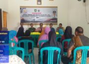 Berikan Rasa Aman, Bhabinkamtibmas Polsek Moyo Hulu Dampingi Penyaluran BLT-DD