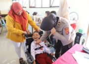 Peringatan Hari Jadi Ke-76, Polwan Polda NTB Gelar Bakti Kesehatan di SLB Mataram