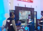 Amankan Pilkada, Polisi Patroli Kantor Bawaslu Lombok Barat