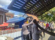 Musim kemarau , Brimob NTB salurkan air bersih di Poto Tano KSB