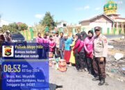 Wujud Kepedulian, Polsek Moyo Hilir Bersama Bhayangkari Berikan Bantuan Kepada Korban Kebakaran Rumah