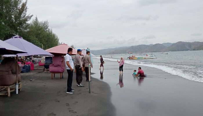 Patroli KRYD Polsek Lembar di Pantai Cemare: Fokus pada Pencegahan Kejahatan 3C