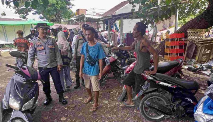 Jaga Keamanan Pasar! Polres Lombok Barat Beri Bimbingan Tukang Parkir