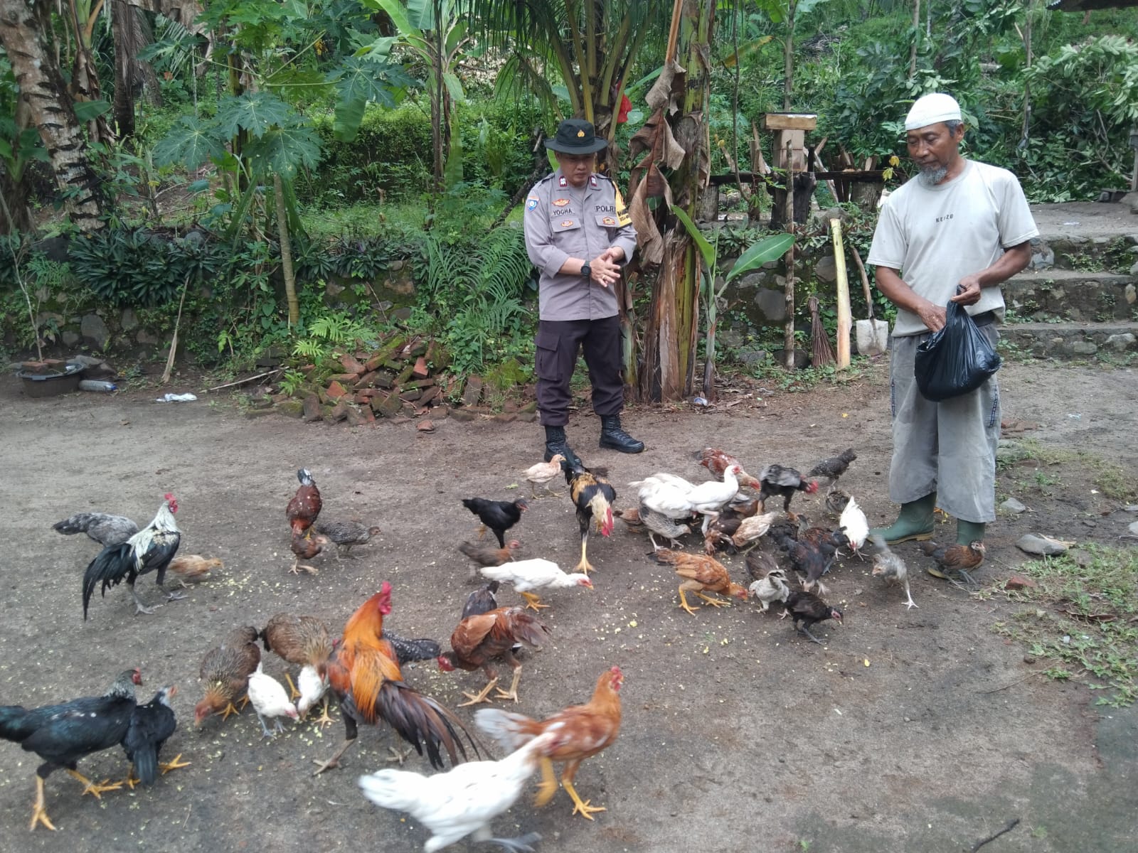 Bhabinkamtibmas Batulayar Sosialisasikan Pemanfaatan Pekarangan