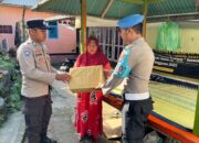 Kapolsek Lembar Serahkan Bantuan Sembako di Dusun Lembar Timur