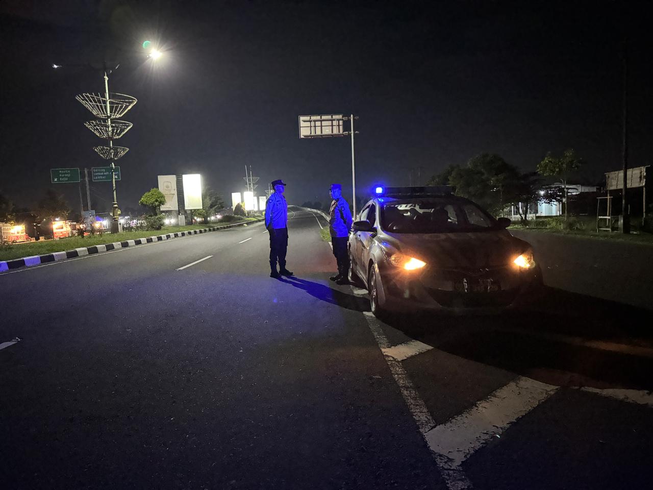 Polsek Kediri Intensifkan Patroli Malam ‘Blue Light’ Jalur Berpotensi Rawan di Lombok Barat